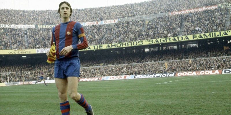 Ở Barcelona, Cruyff được gọi là “thánh Johan” nhờ những đóng góp của ông