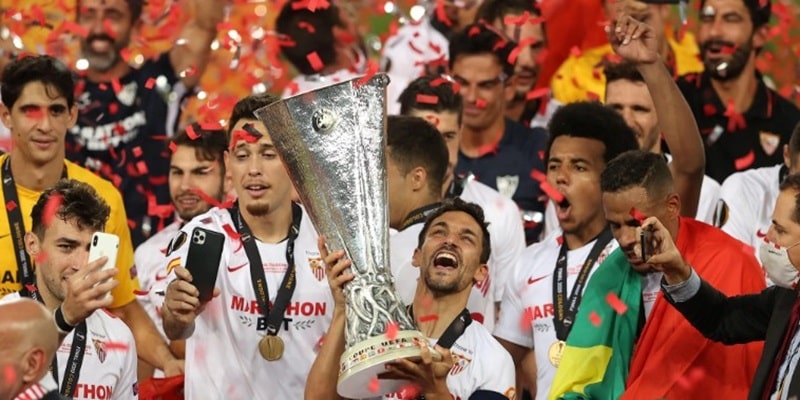 Sevilla là đội bóng giữ kỷ lục khi có 7 lần giành được Cúp C2 Châu Âu